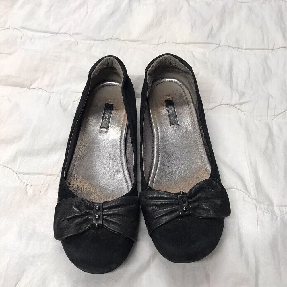 ECCO Black Suede Ballet Flats Leather Bow Studs Womens Size 38 7/7.5 Preppy